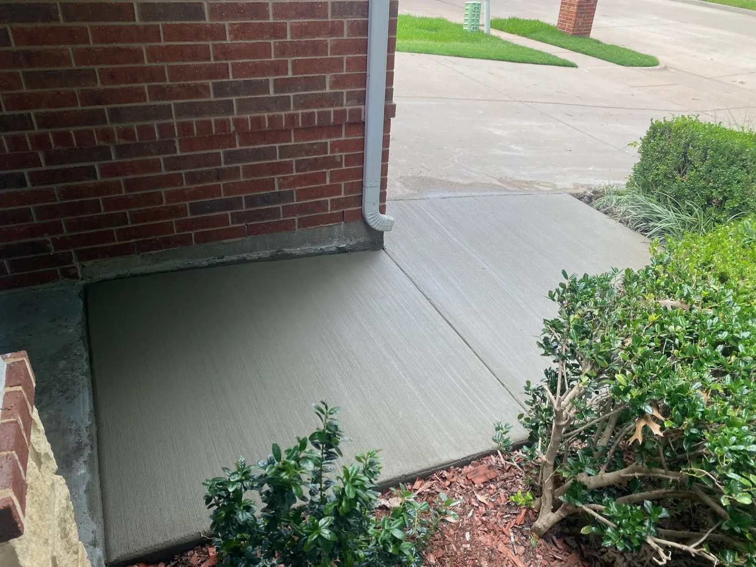 A level, slip-aware walkway by Lucky&rsquo;s Concrete in St. Louis